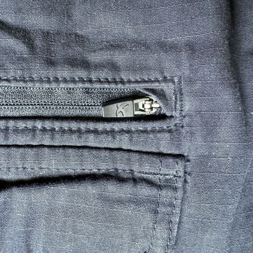 Eddie Bauer Navy Blue 100% Cotton Cargo Shorts Men's size 30, 7 Pockets, Utility